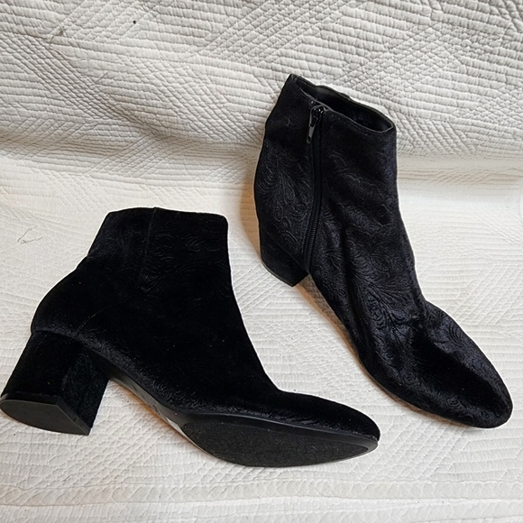 Unisa Caytea black printed velvet booties. Women's size 9.5. - Picture 8 of 16
